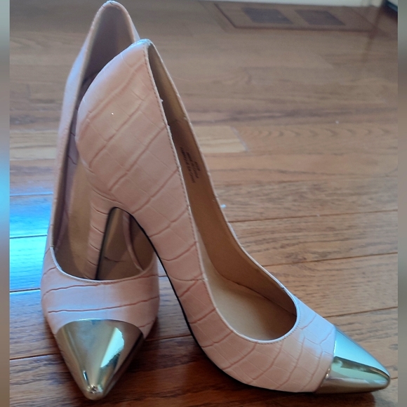 Pre owned - Picture 2 of 3